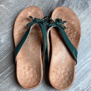 Vionic Green and Brown Sandals with Bow Details